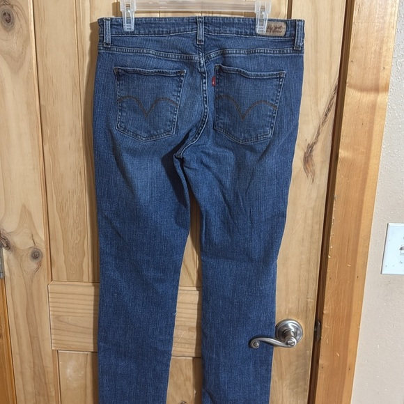 Levi’s Classic Blue Women's Jeans - Picture 3 of 5